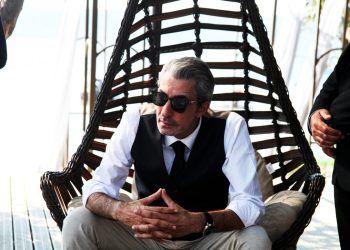 Erkan Petekkaya ilk kez absürt komedide 2 Erkan Petekkaya ilk kez absürt komedide