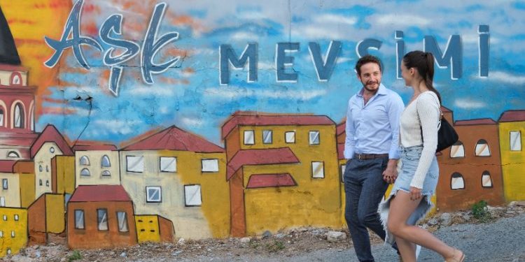 AŞK MEVSİMİ FİLMİNİN FRAGMANI İZLEYENLERİ DUYGULANDIRDI! 1 AŞK MEVSİMİ FİLMİNİN FRAGMANI İZLEYENLERİ DUYGULANDIRDI!