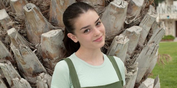 DÖNENCE DİZİSİYLE PARLAYAN ÜLKÜ HİLAL ÇİFTÇİ’YE YENİ BİR DİZİ PİYANGOSU VURDU!