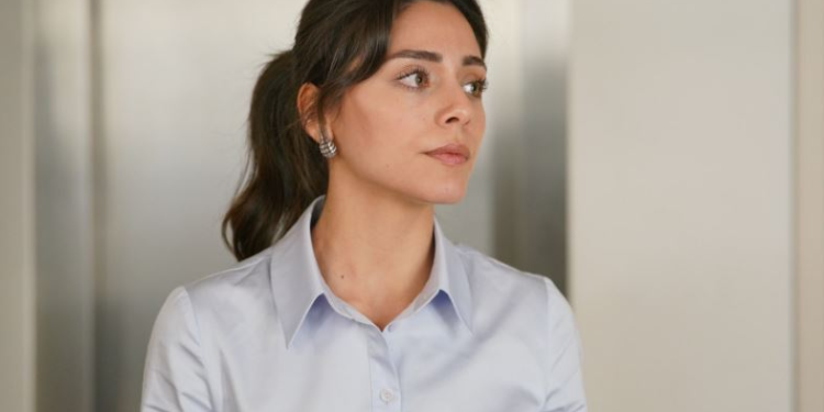 KIZILCIK ŞERBETİ DİZİSİ HAYRANLARI SETTAR TANRIÖĞEN’DEN GELECEK HABERİ BEKLİYOR!