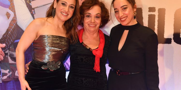 İYİ BİR AİLE DEĞİLİZ FİLMİNE ÜNLÜ İSİMLERDEN GÜZEL YORUMLAR GELDİ! 1 İYİ BİR AİLE DEĞİLİZ FİLMİNE ÜNLÜ İSİMLERDEN GÜZEL YORUMLAR GELDİ!