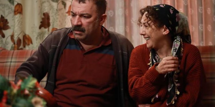 KORKMA BEN YANINDAYIM NASIL BİR DİZİ? HİKAYESİ, OYUNCU KADROSU VE TÜM DETAYLARI!