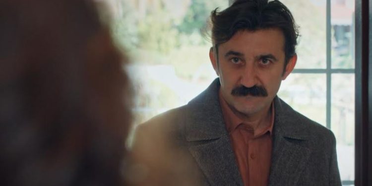 SANDIK KOKUSU 12. YENİ BÖLÜMDE REHA, ATİLLA’YA SALDIRIYOR! 1 SANDIK KOKUSU 12. YENİ BÖLÜMDE REHA, ATİLLA’YA SALDIRIYOR!