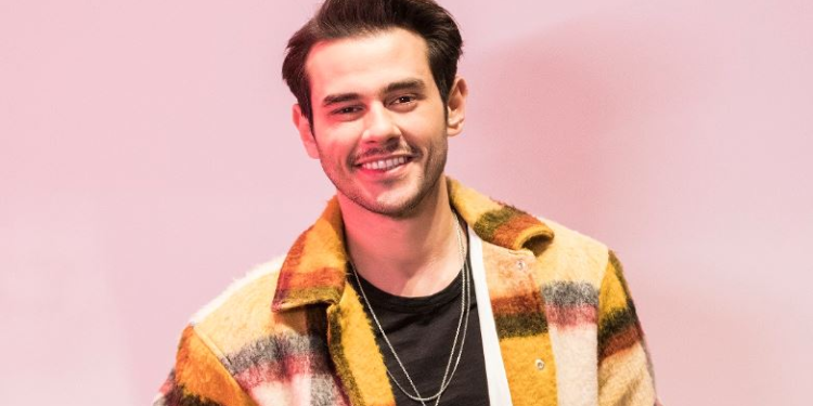 CEM BELEVİ SİNEMA FİLMİNDE HEM BAŞROL OLDU HEM DE BİR CAMİ İMAMINI CANLANDIRDI!