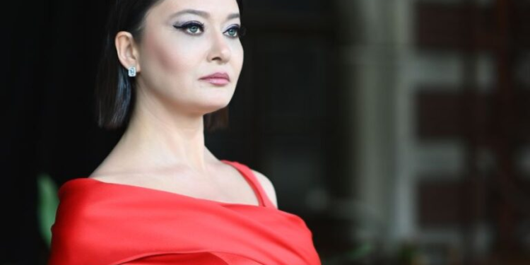 YALI ÇAPKINI DİZİSİNDE YAŞANANLAR NURGÜL YEŞİLÇAY’IN ELEŞTİRİLERİNİ HAKLI ÇIKARTTI! 1 YALI ÇAPKINI DİZİSİNDE YAŞANANLAR NURGÜL YEŞİLÇAY’IN ELEŞTİRİLERİNİ HAKLI ÇIKARTTI!