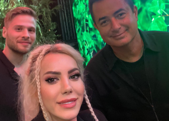 Survivor’da mücadele eden Yunus Emre’nin eşi müjdeyi verdi: HamileyimGeniş Video İzleSurvivor’da sık sık yarışmacılarla tartıştığı ve kurallara uygunsuz şekilde davrandığı için ceza alan Yunus Emre Özden’in eşi yaptığı açıklamada hamile olduğunun müjdesini verdi.