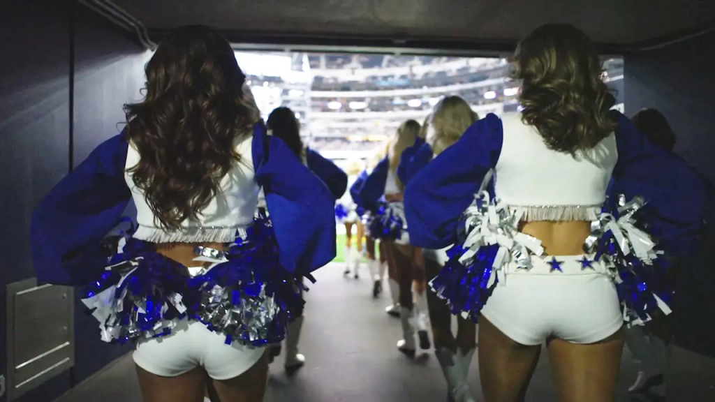 'America's Sweethearts: Dallas Cowboys Cheerleaders'ın Spor Belgeseli 2024 Yazında Netflix'e Geliyor +America's Sweethearts, diğer adıyla Dall Cowboy Cheerder Squad'ın 2024 yazında Netflix'e gelecek bir spor belgeseli var