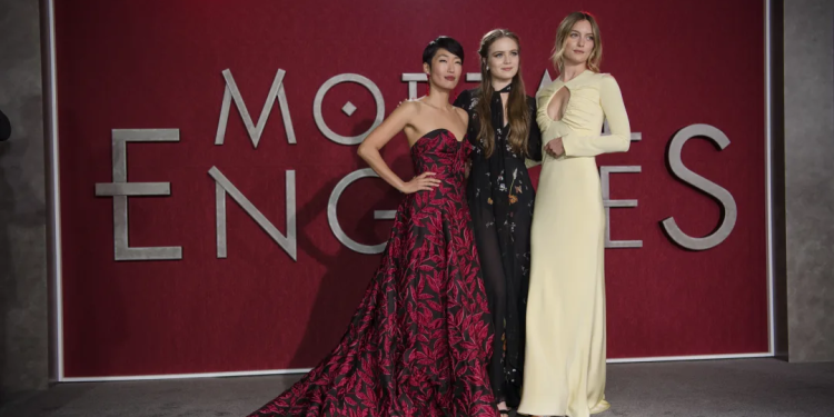 Ölümcül Makineler ebeveyn rehberi: Bu bilim kurgu filminin aksiyonu çocuklara uygun mu? Aşağıdaki yararlı ebeveyn rehberimizi kullanarak Mortal Engines'i çocuklarınızla birlikte izlemeniz gerekip gerekmediğine karar verin! 1 Ölümcül Makineler ebeveyn rehberi: Bu bilim kurgu filminin aksiyonu çocuklara uygun mu? Aşağıdaki yararlı ebeveyn rehberimizi kullanarak Mortal Engines’i çocuklarınızla birlikte izlemeniz gerekip gerekmediğine karar verin!