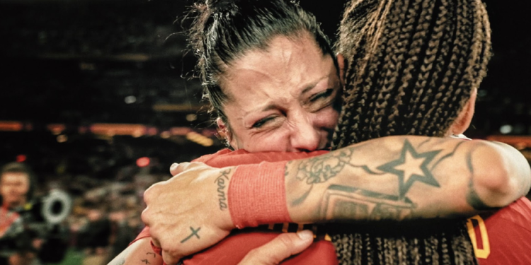 'Her Şey Bitti: İspanyol Futbolunu Değiştiren Öpücük' İspanyol Spor Belgeseli Kasım Ayında Netflix'te Yayınlanacak 1 ‘Her Şey Bitti: İspanyol Futbolunu Değiştiren Öpücük’ İspanyol Spor Belgeseli Kasım Ayında Netflix’te Yayınlanacak