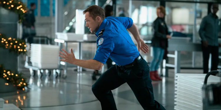 Yeni ‘Carry-On’ gerilim filmi bazı izleyicileri şaşırtabilir