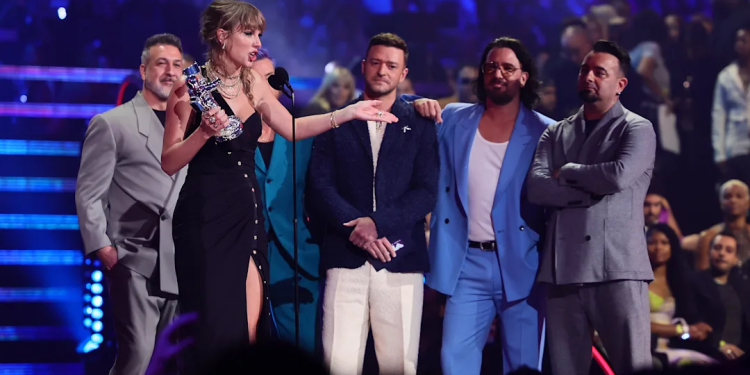 'Kirli Pop: Erkek Grubu Dolandırıcılığı' belgesel dizisi sadece bir müzik hikayesinden daha fazlası Doksanlarda erkek gruplarının büyük başarısının arka planında karanlık işler vardı 1 ‘Kirli Pop: Erkek Grubu Dolandırıcılığı’ belgesel dizisi sadece bir müzik hikayesinden daha fazlası Doksanlarda erkek gruplarının büyük başarısının arka planında karanlık işler vardı