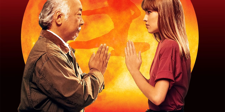 Resmî: Hillary Swank, 'Cobra Kai'nin Son Bölümlerinde Julie Pierce Olarak Geri Dönmeyecek 1 Resmî: Hillary Swank, ‘Cobra Kai’nin Son Bölümlerinde Julie Pierce Olarak Geri Dönmeyecek