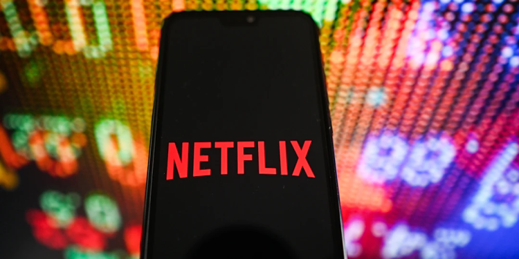 En iyi 5 Netflix dizisi ve filmi, eleştirmenlerin bazı bölümleri yerden yere vurmasına rağmen izleyicileri etkiledi