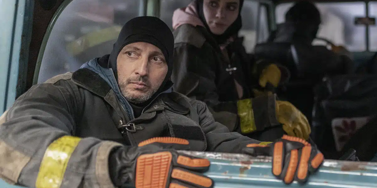 ‘The Eternaut’ Netflix Dizisi İncelemesi: Bu Destansı Arjantin Post-Apokaliptik Uyarlamasını İzlemeli misiniz?