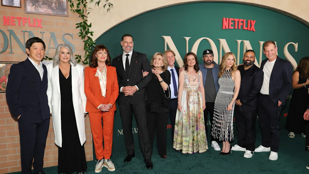 Netflix'in Nonnas dizisinin oyuncu kadrosuyla tanışın: Anında hayran kalacağınız 8 yürek ısıtan yıldız 2 Netflix'in Nonnas dizisinin oyuncu kadrosuyla tanışın: Anında hayran kalacağınız 8 yürek ısıtan yıldız