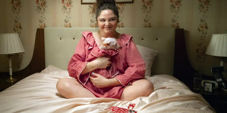 Lena Dunham'ın Yeni Komedi Dizisi 'Too Much' Temmuz 2025'te Netflix'te Yayınlanacak 1 Lena Dunham’ın Yeni Komedi Dizisi ‘Too Much’ Temmuz 2025’te Netflix’te Yayınlanacak