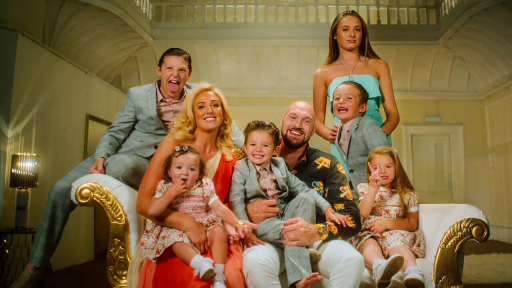'At Home with the Furys' Netflix'te İkinci Sezon İçin Yenilendi (Sonunda) 2 'At Home with the Furys' Netflix'te İkinci Sezon İçin Yenilendi (Sonunda)