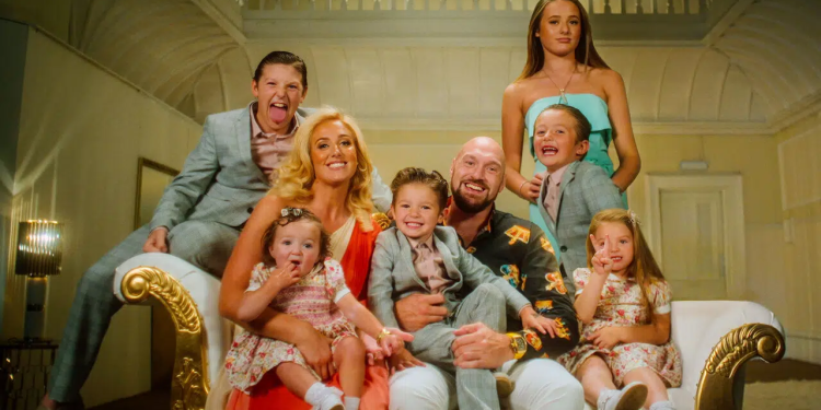 ‘At Home with the Furys’ Netflix’te İkinci Sezon İçin Yenilendi (Sonunda)