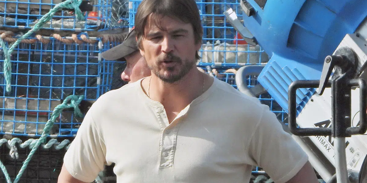 Josh Hartnett'in Yeni Newfoundland Deniz Canavarı Netflix Dizisinin Setindeki İlk Görüntüleri 1 Josh Hartnett’in Yeni Newfoundland Deniz Canavarı Netflix Dizisinin Setindeki İlk Görüntüleri
