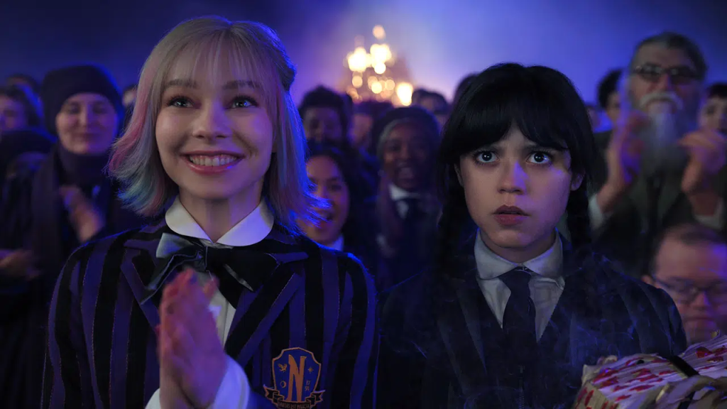 Jenna Ortega, Tim Burton ve 'Wednesday' Ekibi 2. Sezon 1. Cildi Tanıtıyor