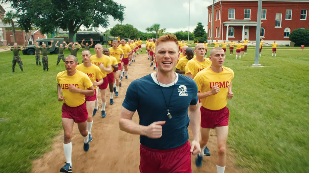'Boots': Netflix, LGBTQ Ergenlik Çağına Giriş Dizisinin İlk Görüntülerini ve Yayın Tarihini Açıkladı