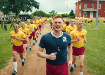 ‘Boots’: Netflix, LGBTQ Ergenlik Çağına Giriş Dizisinin İlk Görüntülerini ve Yayın Tarihini Açıkladı