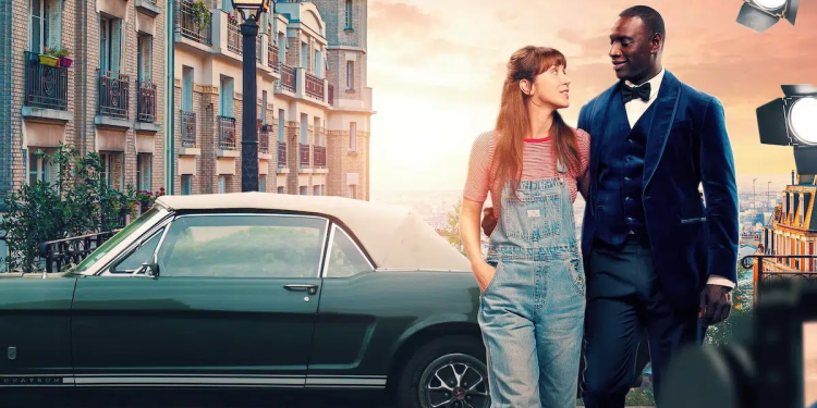 'Fransız Sevgili' Film İncelemesi: Omar Sy'nin Romantik Komedisi Baştan Çıkarmada Hızlı, Sürprizlerde Yavaş 1 ‘Fransız Sevgili’ Film İncelemesi: Omar Sy’nin Romantik Komedisi Baştan Çıkarmada Hızlı, Sürprizlerde Yavaş