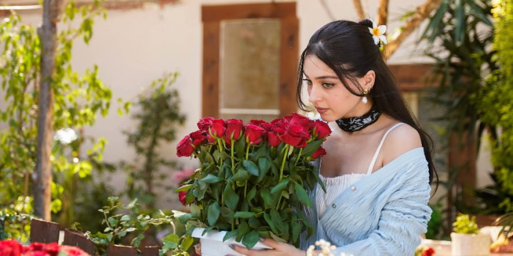 Cemre Baysel, yeni dizisi Güller ve Günahlar hakkında hayranlarına önemli mesajlar verdi! 1 Cemre Baysel, yeni dizisi Güller ve Günahlar hakkında hayranlarına önemli mesajlar verdi!