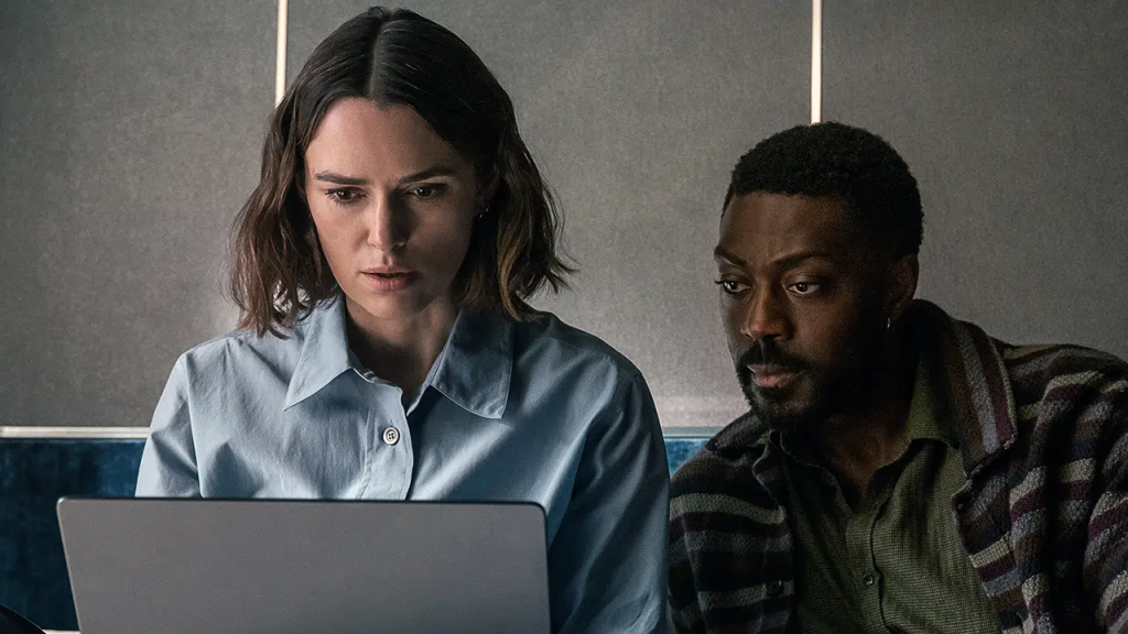 '10 Numaralı Kulübedeki Kadın' İncelemesi: Keira Knightley Parlak Ama İçi Boş Bir Netflix Gerilim Filminin Temellerini Atıyor