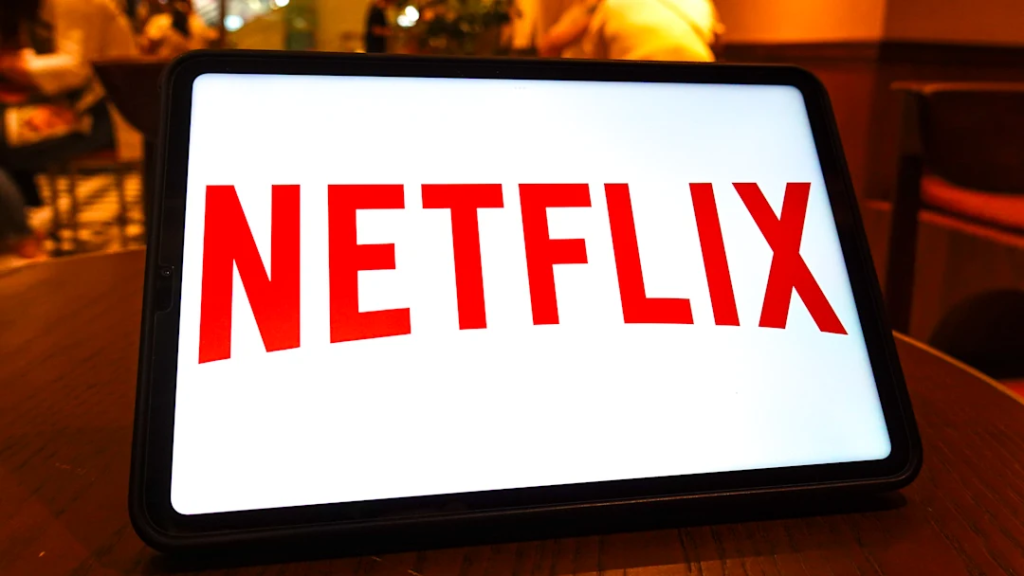 Netflix, yaz aylarındaki sürpriz hit dizisinin 2. sezon için büyük haberini doğruladı 2 Netflix, yaz aylarındaki sürpriz hit dizisinin 2. sezon için büyük haberini doğruladı