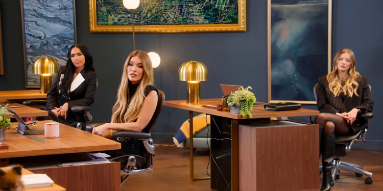 Selling Sunset 9. sezon buluşmasını Netflix'te ne zaman yayınlayabileceğinizi öğrenin Selling Sunset 9. sezon kadrosu, sezonun en sulu dramasını yeniden canlandırmak ve yaklaşan özel bölümde devam eden gerginlikleri çözmek için bir araya geliyor! 1 Selling Sunset 9. sezon buluşmasını Netflix’te ne zaman yayınlayabileceğinizi öğrenin Selling Sunset 9. sezon kadrosu, sezonun en sulu dramasını yeniden canlandırmak ve yaklaşan özel bölümde devam eden gerginlikleri çözmek için bir araya geliyor!