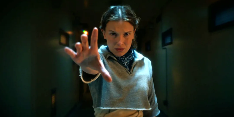 İşte Stranger Things'te Eleven'ın annesine neler oldu. 1 İşte Stranger Things’te Eleven’ın annesine neler oldu.