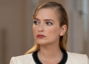 Emily in Paris 5. sezonunda Camille ve 3 karakter daha diziden çıkarıldı.Boş başlık 12 Emily in Paris 5. sezonunda Camille ve 3 karakter daha diziden çıkarıldı.Boş başlık