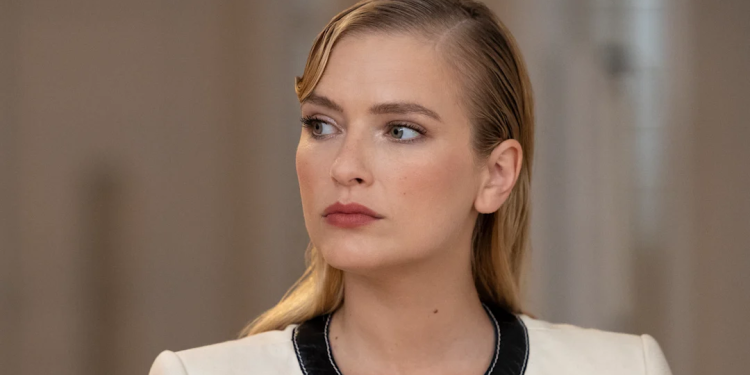 Emily in Paris 5. sezonunda Camille ve 3 karakter daha diziden çıkarıldı.Boş başlık