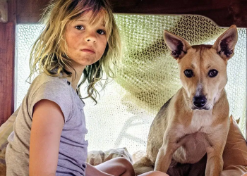 Embeth Davidtz'in Beğeni Toplayan Filmi 'Don't Let's Go to the Dogs Tonight' Netflix'te Yayınlanacak 9 Embeth Davidtz’in Beğeni Toplayan Filmi ‘Don’t Let’s Go to the Dogs Tonight’ Netflix’te Yayınlanacak