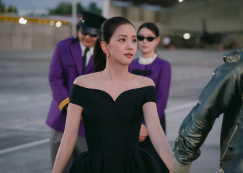 BLACKPINK üyesi Jisoo’nun başrolünde olduğu ‘Boyfriend on Demand’ dizisi 2026’da Netflix’e geliyor ve ilk tanıtım görseli yayınlandı.