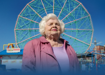 Scarlett Johansson'ın yönetmenlik дебüt filmi 'Eleanor the Great', Ocak ayında Netflix'te yayınlanacak. 15 Scarlett Johansson’ın yönetmenlik дебüt filmi ‘Eleanor the Great’, Ocak ayında Netflix’te yayınlanacak.